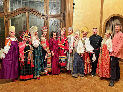 демонстрацией коллекции русских народных костюм