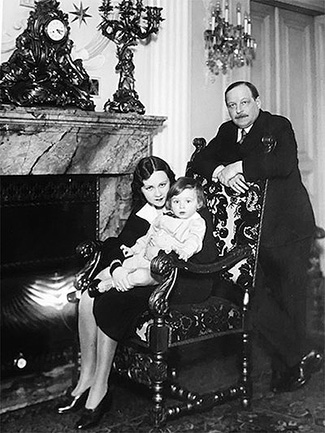 Вера Кальман с Имре Кальманом и ребенком