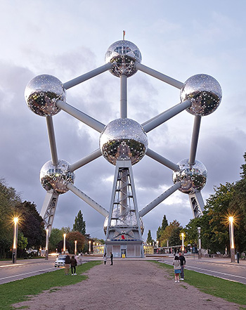 Атомиум, одна из главных достопримечательностей Брюсселя 