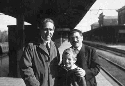 Нильс Бор и Пауль Эренфест с сыном Павликом