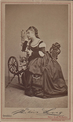 Паулина Лукка в роли Маргариты в опере Шарля Гуно, 1870 год 