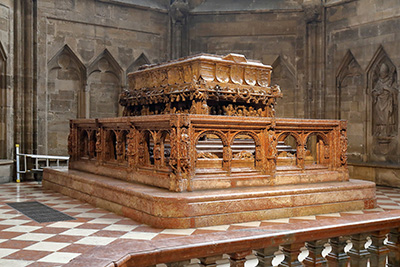 Саркофаг Фридриха III в венском соборе Cвятого Cтефана
