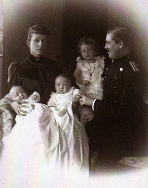 Мэди и принц Вильгельм Гогенцоллерн-Зигмаринген с детьми 