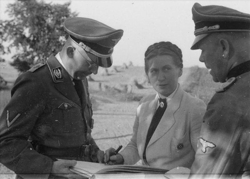 Гертруда Шольц-Клинк и Генрих Гиммлер, август 1943 г